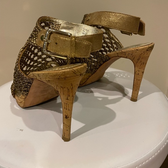 Stunning gold mesh and cork heels with gold buckles - Picture 2 of 3